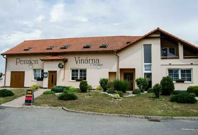 ペンション Penzion Vinárna U Hroznu
