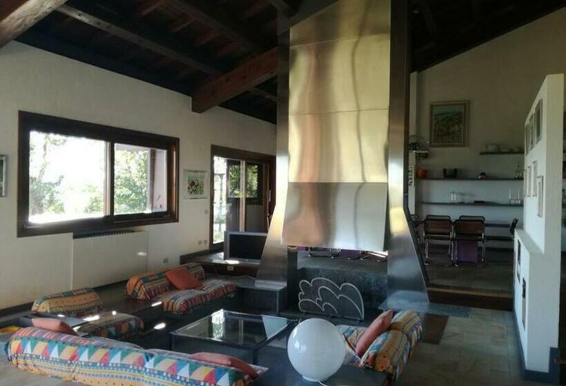 ホテル Oasi Di Mastarone   Il Vino E Le Rose