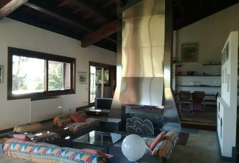 ホテル Oasi Di Mastarone   Il Vino E Le Rose