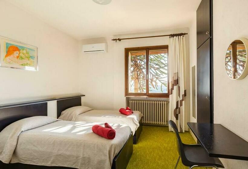 ホテル Oasi Di Mastarone   Il Vino E Le Rose