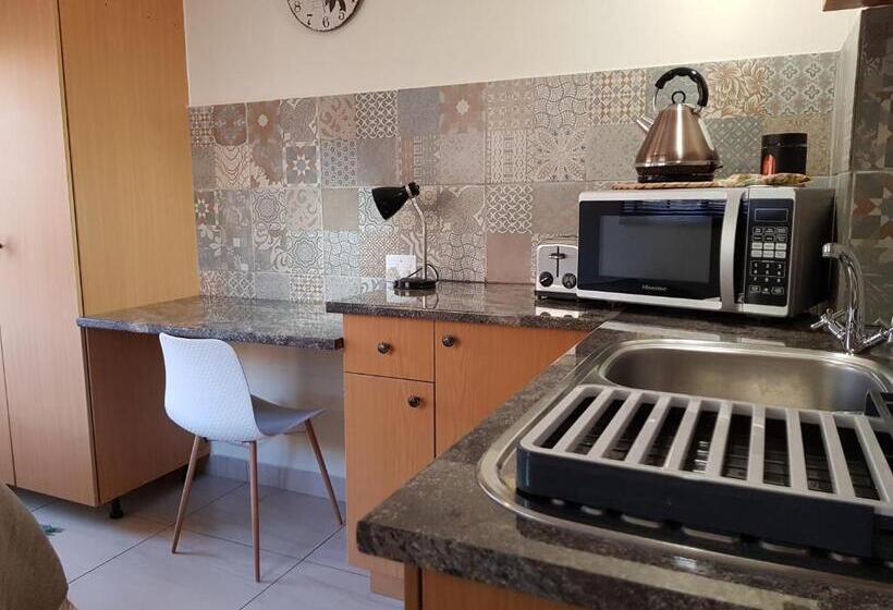 Pensão Kington Guest Suite