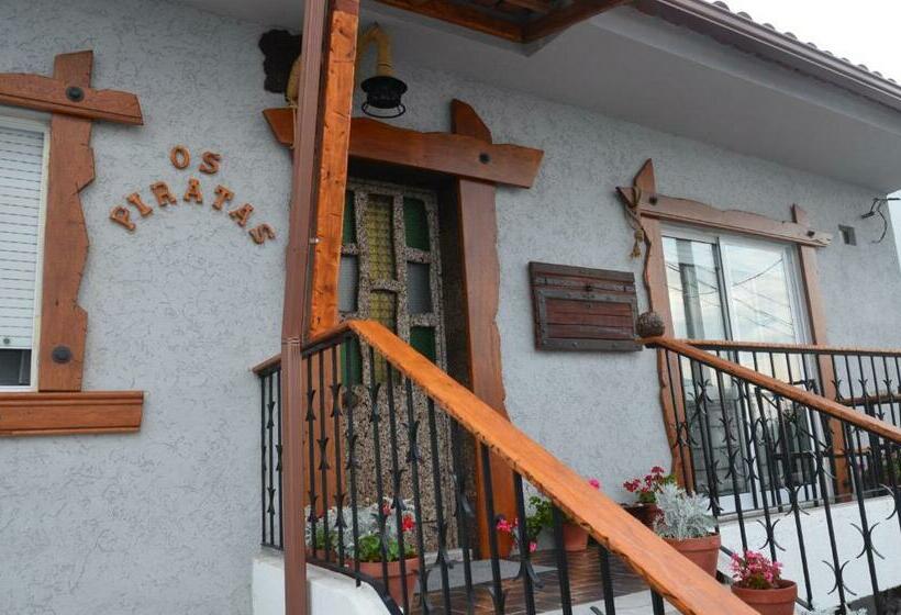 הוסטל Os Piratas