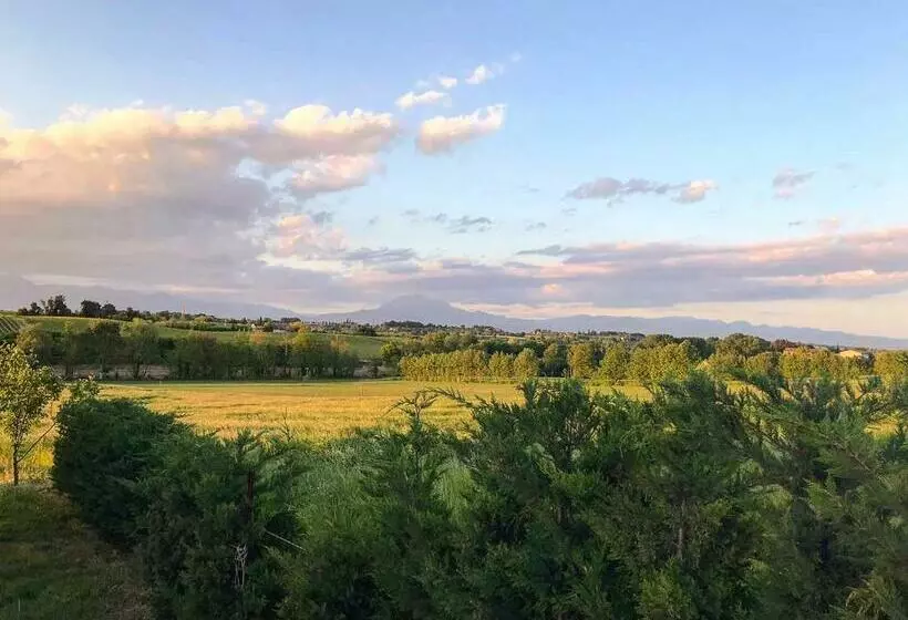 Aamiaismajoitus (B&B) La Valle Dei Vigher