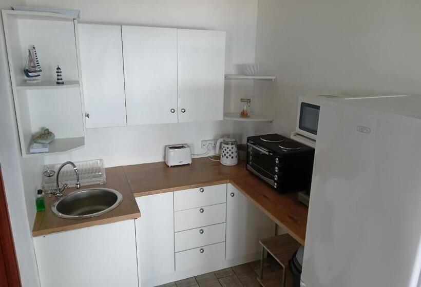 بنسيون Captain Sunshine Guest House