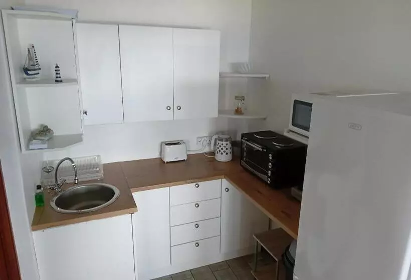 Majatalo Captain Sunshine Guest House