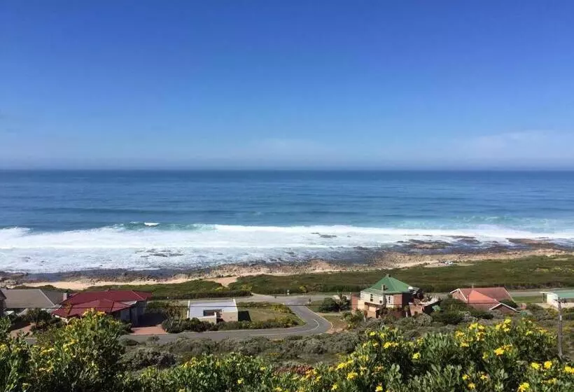 Majatalo Captain Sunshine Guest House