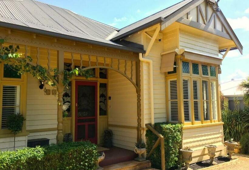 פנסיון Goldenray