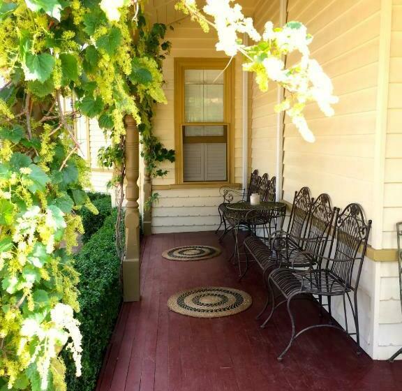 פנסיון Goldenray