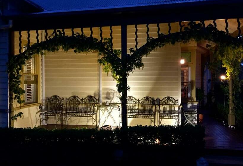 פנסיון Goldenray