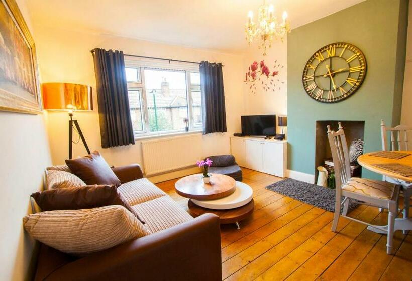 펜션 Richmond Modern Apartment