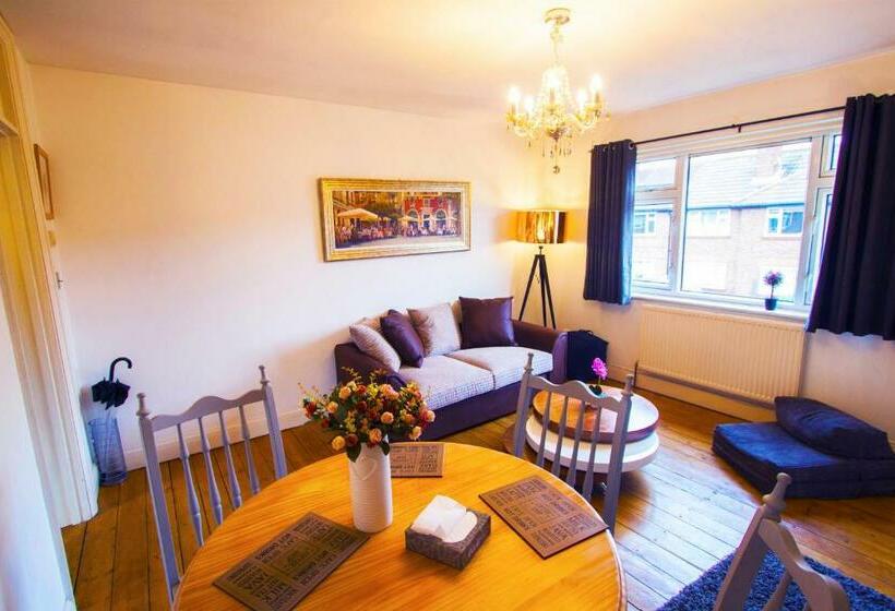 펜션 Richmond Modern Apartment