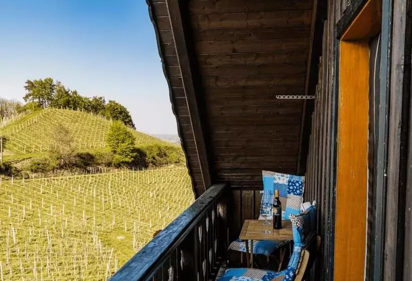 ペンション Weingut & Buschenschank Pölzl