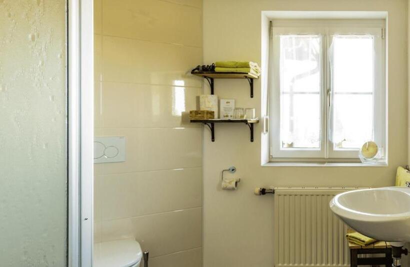 Pansiyon Weingut & Buschenschank Pölzl