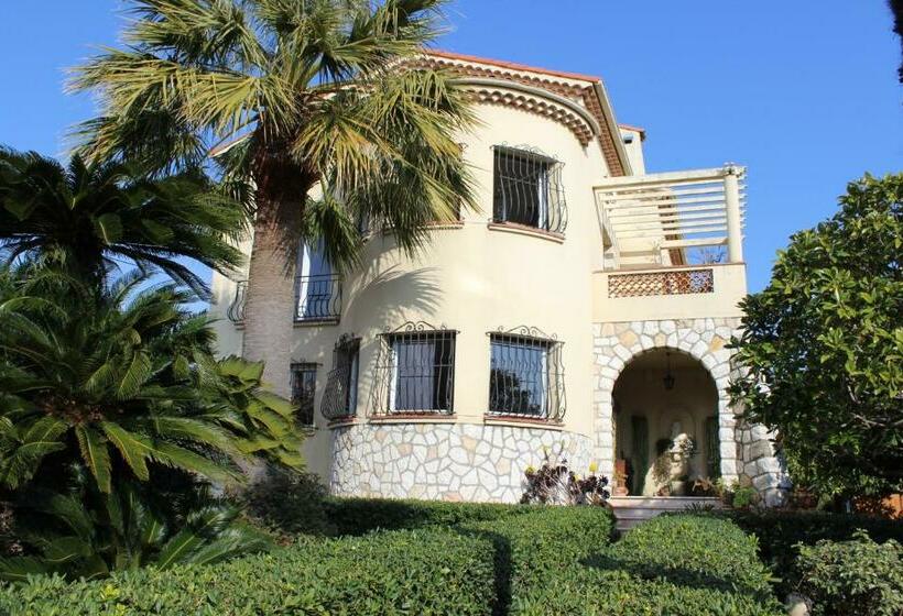 تختخواب و صبحانه Villa Calliste