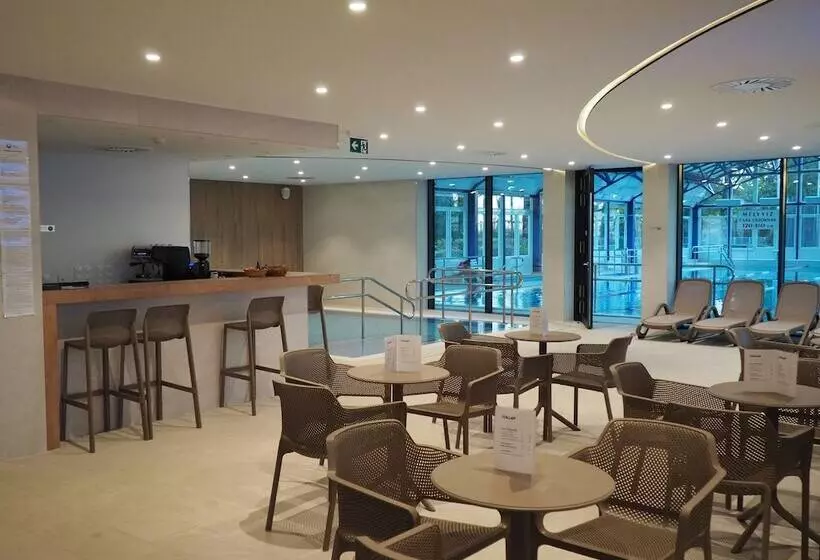 ホテル Otp Balatonszemes