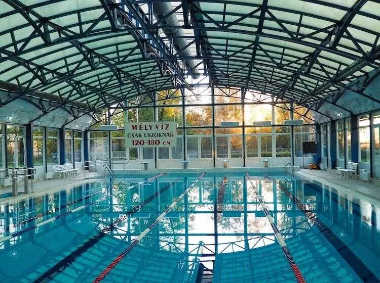 ホテル Otp Balatonszemes