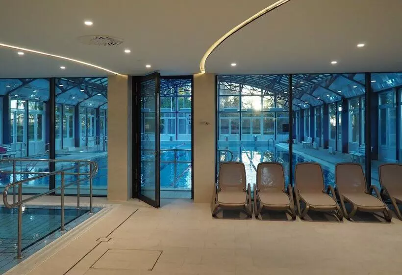 ホテル Otp Balatonszemes