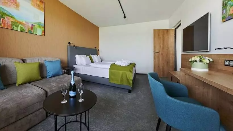 ホテル Otp Balatonszemes