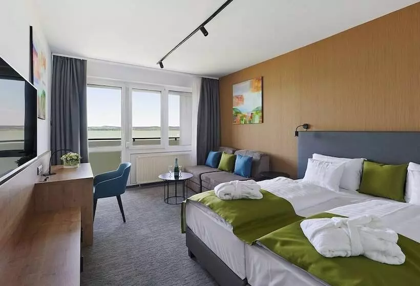 ホテル Otp Balatonszemes