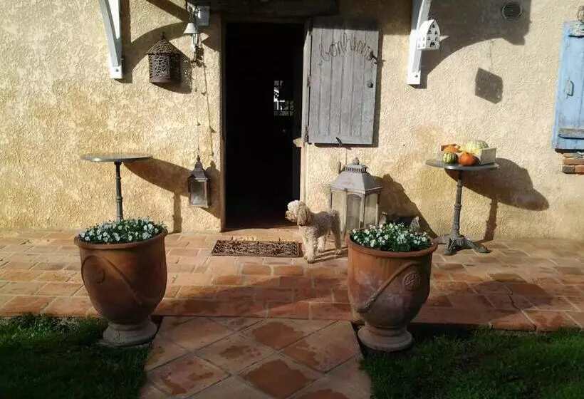 Aamiaismajoitus (B&B) Les Hotes Des Guillemets