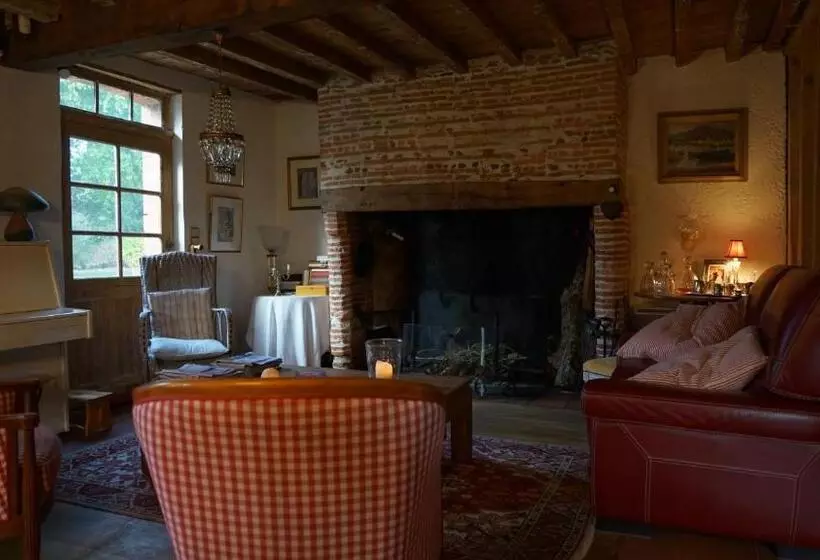 Aamiaismajoitus (B&B) Les Hotes Des Guillemets