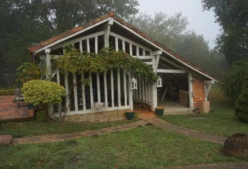 Aamiaismajoitus (B&B) Les Hotes Des Guillemets