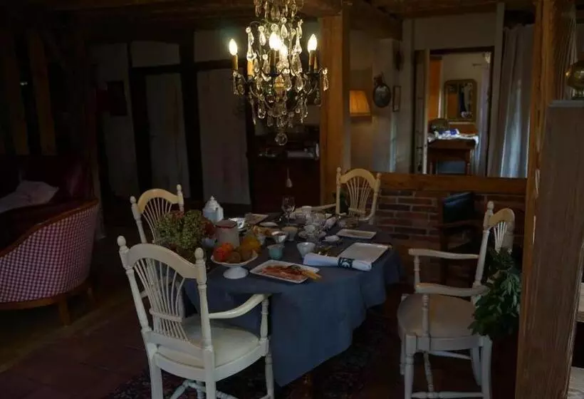 Aamiaismajoitus (B&B) Les Hotes Des Guillemets