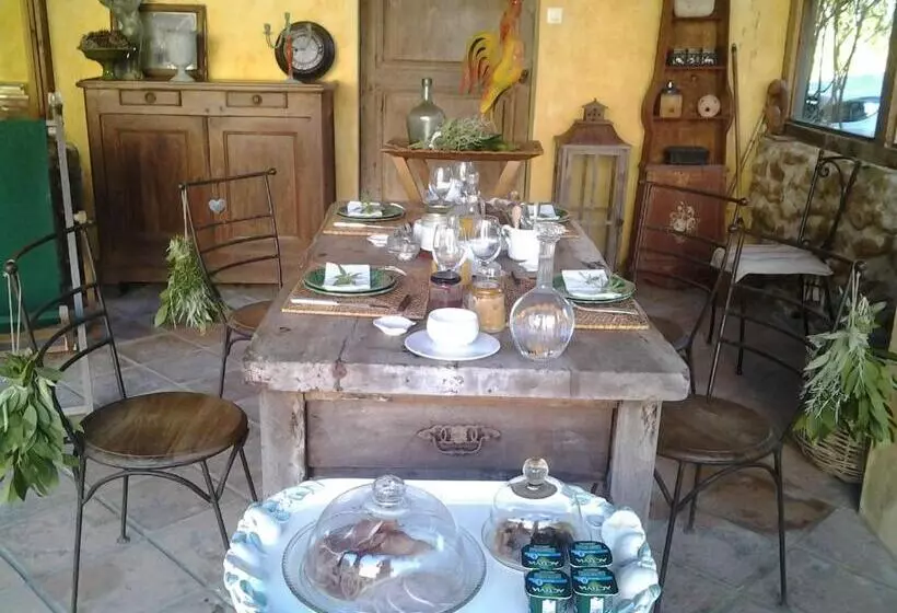 Aamiaismajoitus (B&B) Les Hotes Des Guillemets