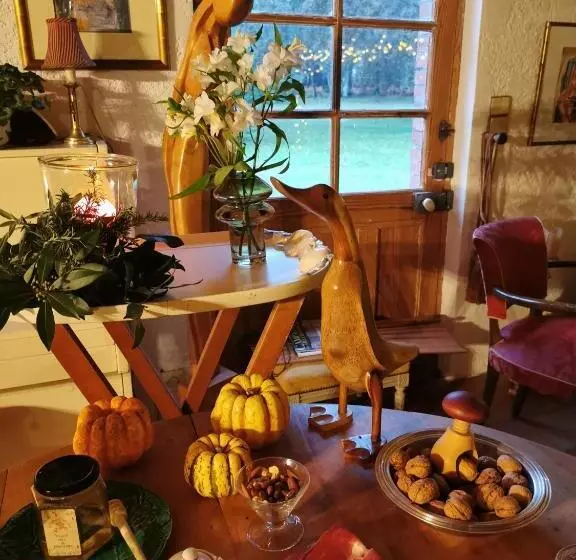 Aamiaismajoitus (B&B) Les Hotes Des Guillemets