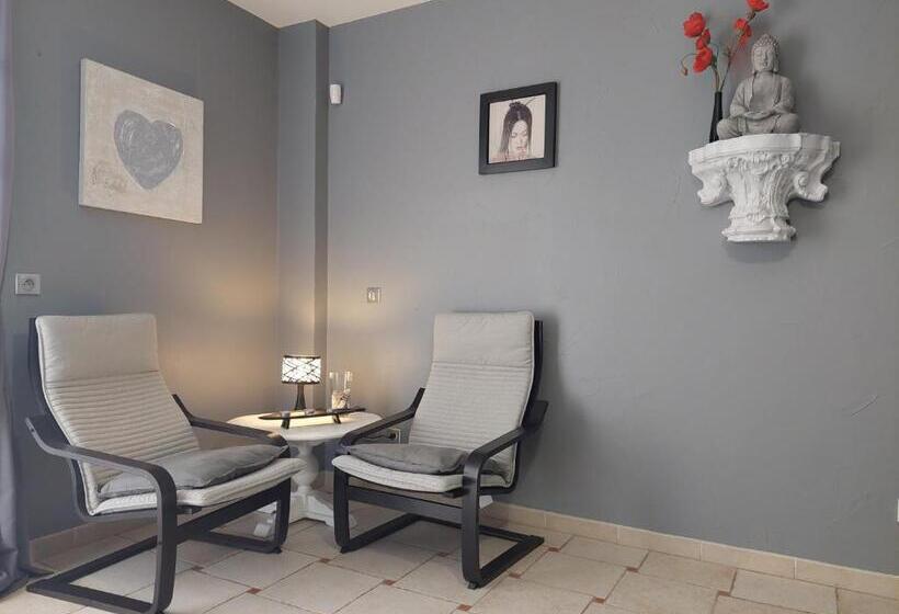 민박 Mas Des Cigognes