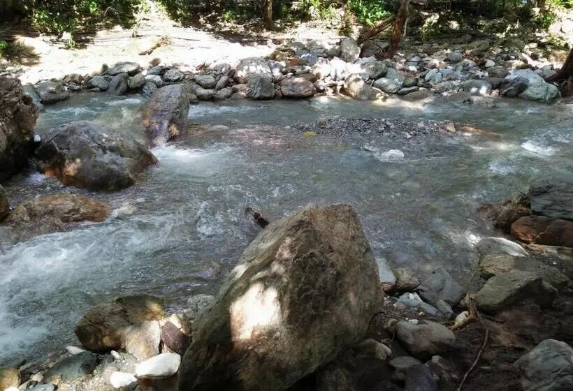 ベッドアンドブレックファースト Riverside At Aninuan Accommodation And Food