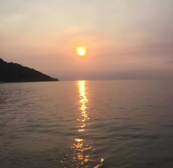 ベッドアンドブレックファースト Riverside At Aninuan Accommodation And Food