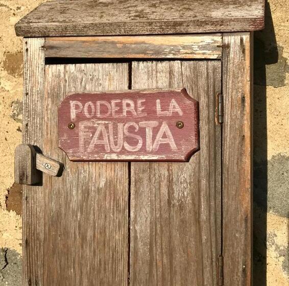 ホテル Podere La Fausta