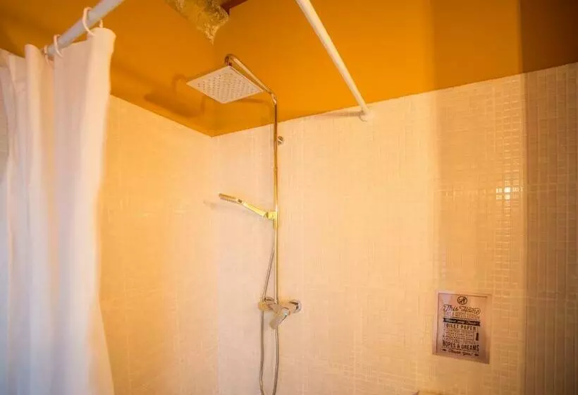 پانسیون Laurear Guest House