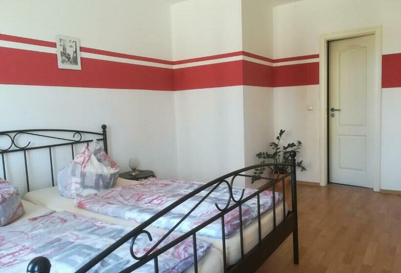 Pension & Ferienwohnung Zum Schmuckgiebel