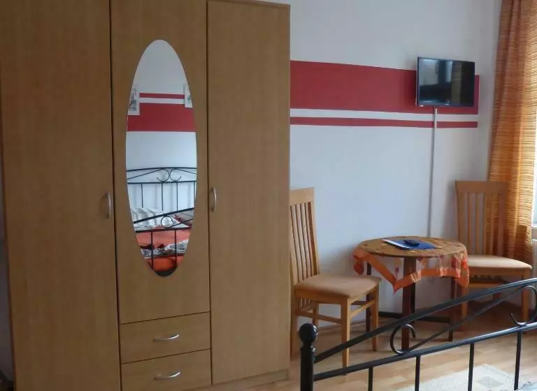 Pension & Ferienwohnung Zum Schmuckgiebel