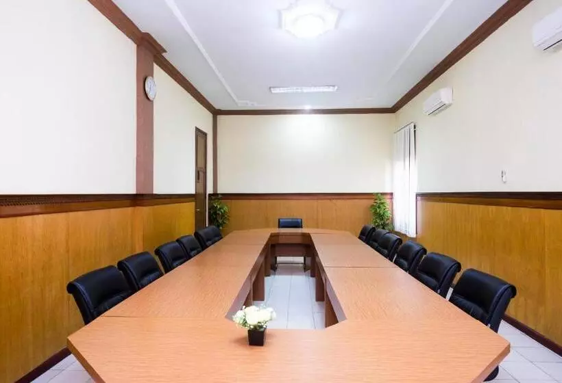 Urbanview Hotel Dedy Jaya Brebes