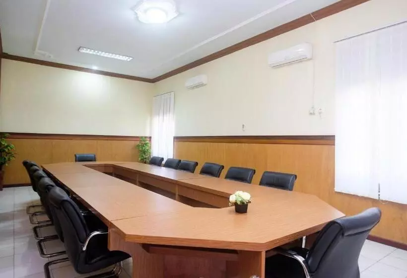 Urbanview Hotel Dedy Jaya Brebes