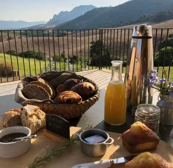 Aamiaismajoitus (B&B) Ferme De Roccapina