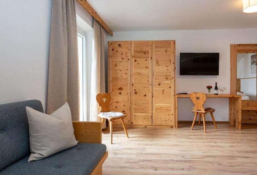 هتل Garni Zatzerhof