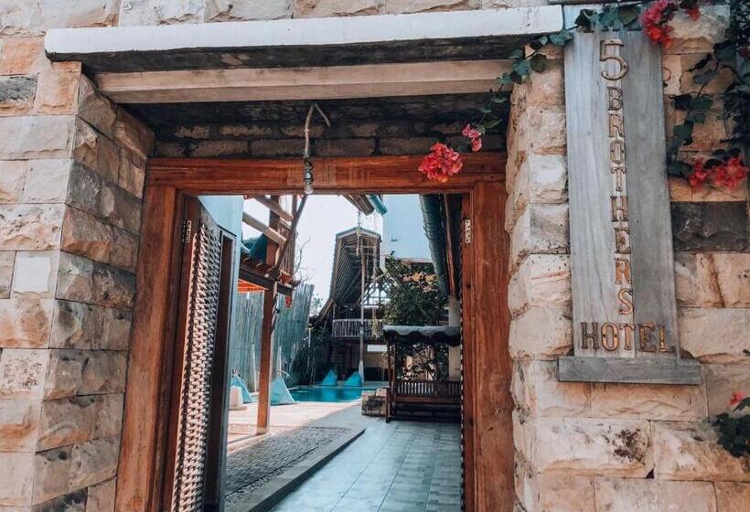 ホテル The 5 Brothers