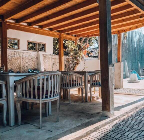 ホテル The 5 Brothers