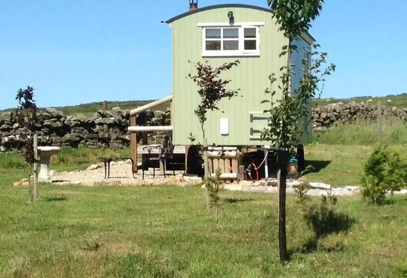 Hotelli The Buteland Stop Rosie Off Grid Shepherds Hut