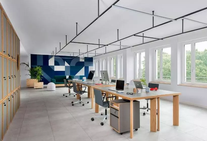 ペンション Bnbiz   Coworking