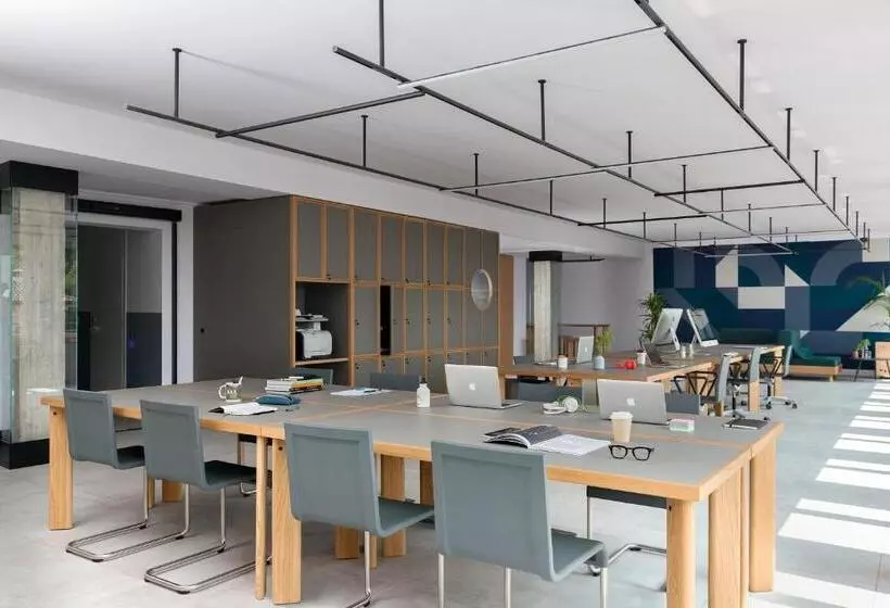 ペンション Bnbiz   Coworking