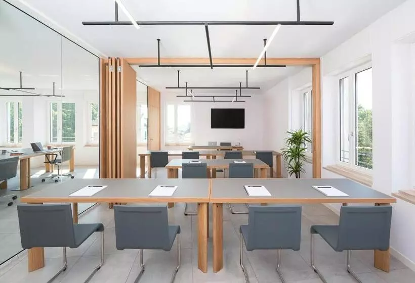 ペンション Bnbiz   Coworking