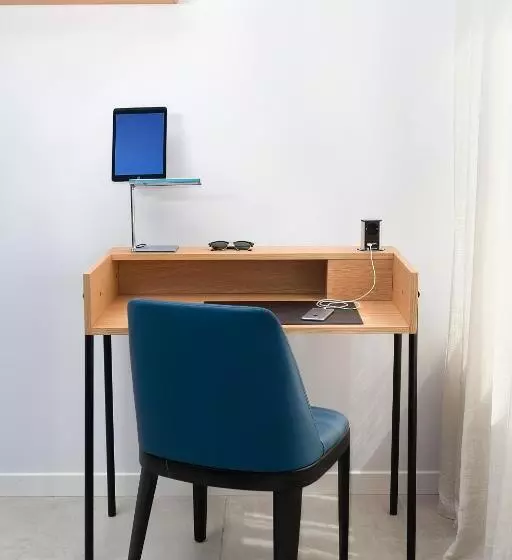 ペンション Bnbiz   Coworking