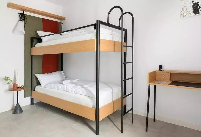 ペンション Bnbiz   Coworking