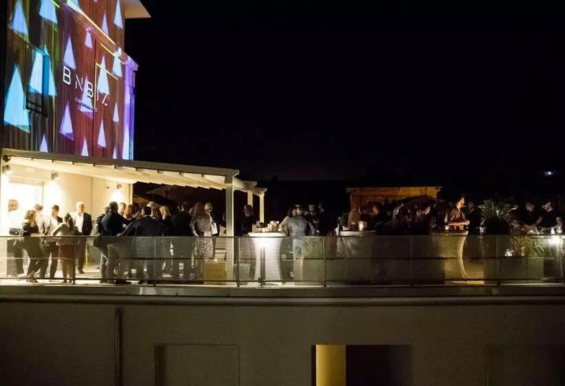 ペンション Bnbiz   Coworking