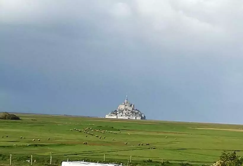 Aamiaismajoitus (B&B) Le Marquis De La Guintre